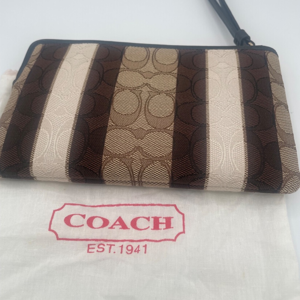 Coach Signature Jacquard with Stripes - Picture 2 of 6